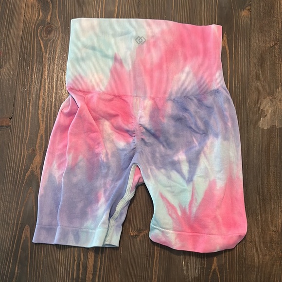 Amazon tie dye gym shorts - Picture 2 of 3